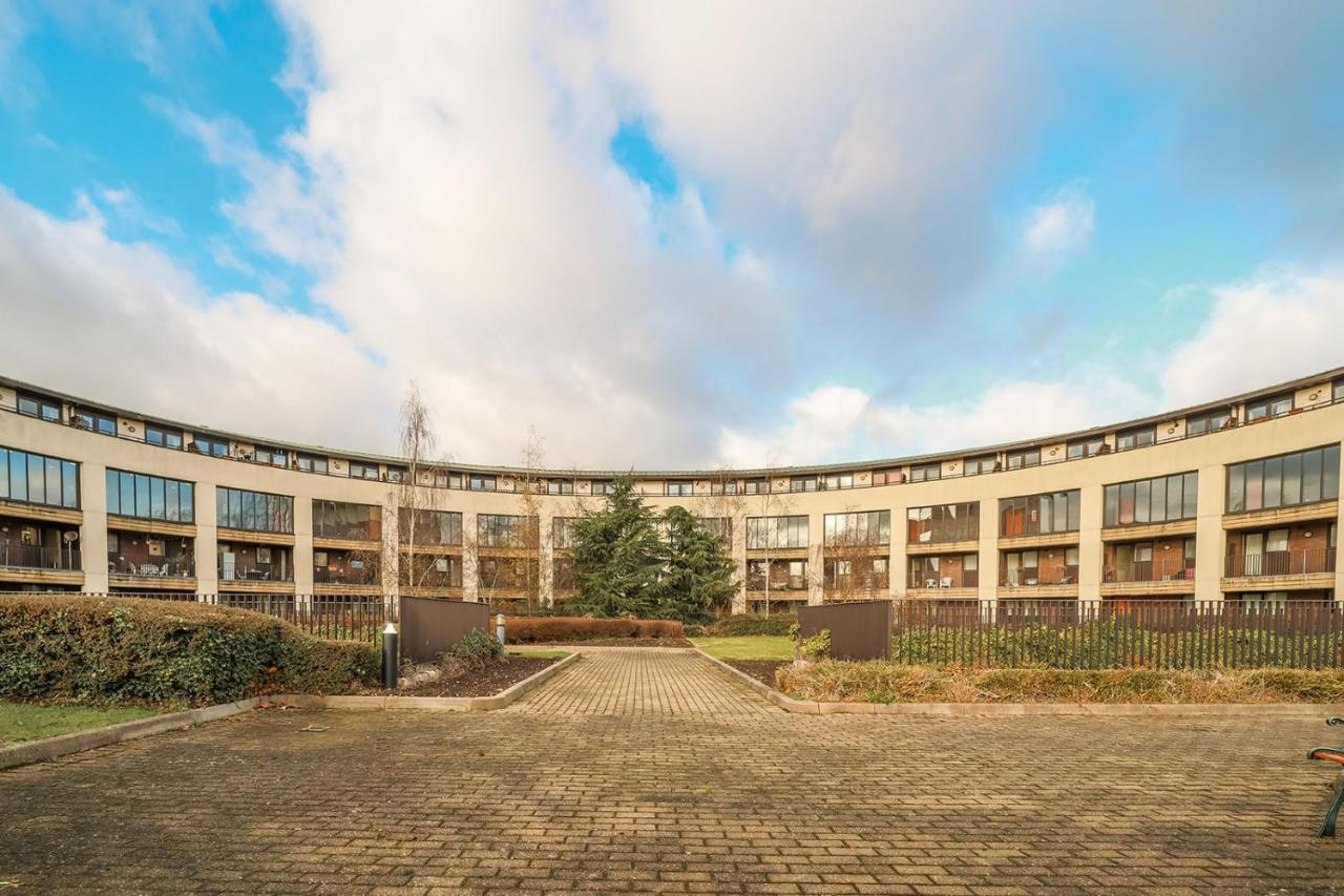 Huntley House Villa Milton Keynes Exterior foto
