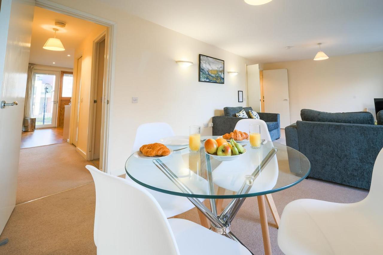 Huntley House Villa Milton Keynes Exterior foto
