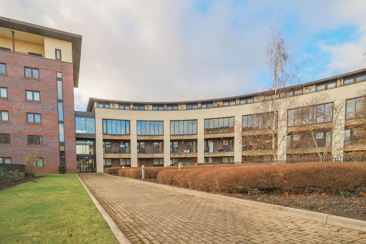 Huntley House Villa Milton Keynes Exterior foto