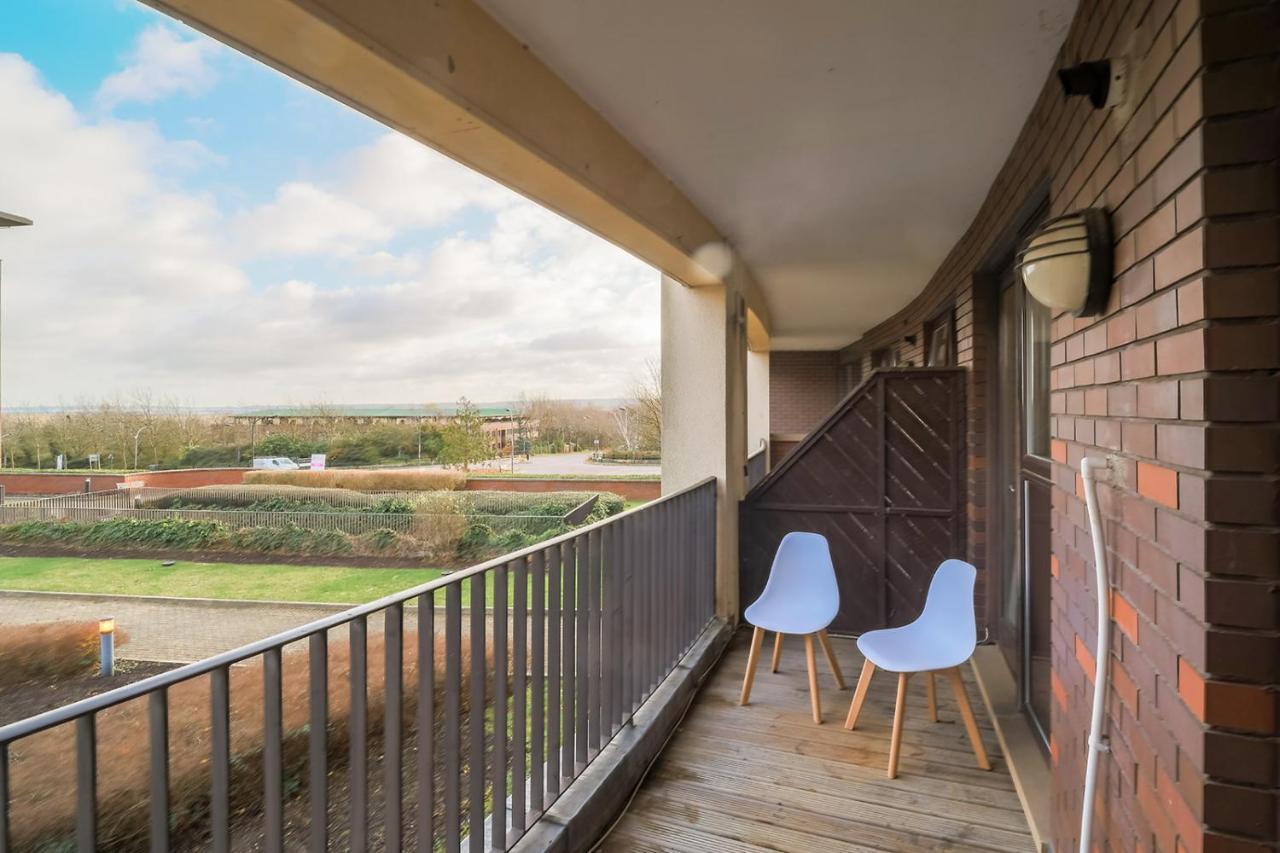 Huntley House Villa Milton Keynes Exterior foto